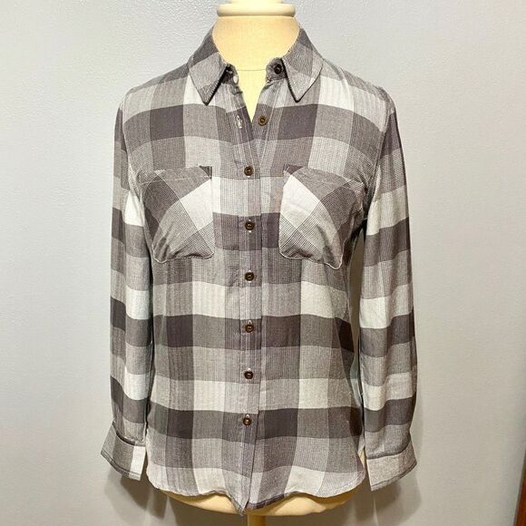 Olive + Oak | Gray Plaid Button Down Top - Picture 5 of 16